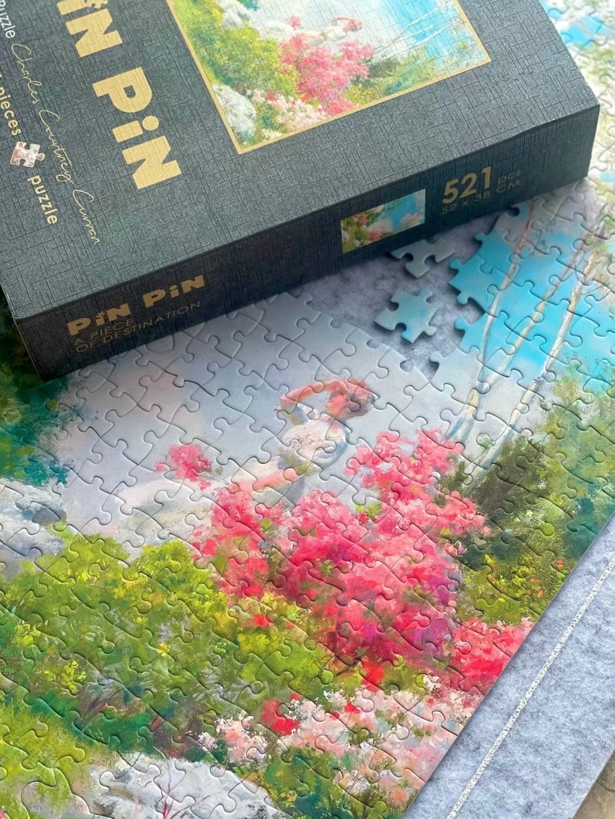Fine Art: May Morning - 521 piece glitter puzzle